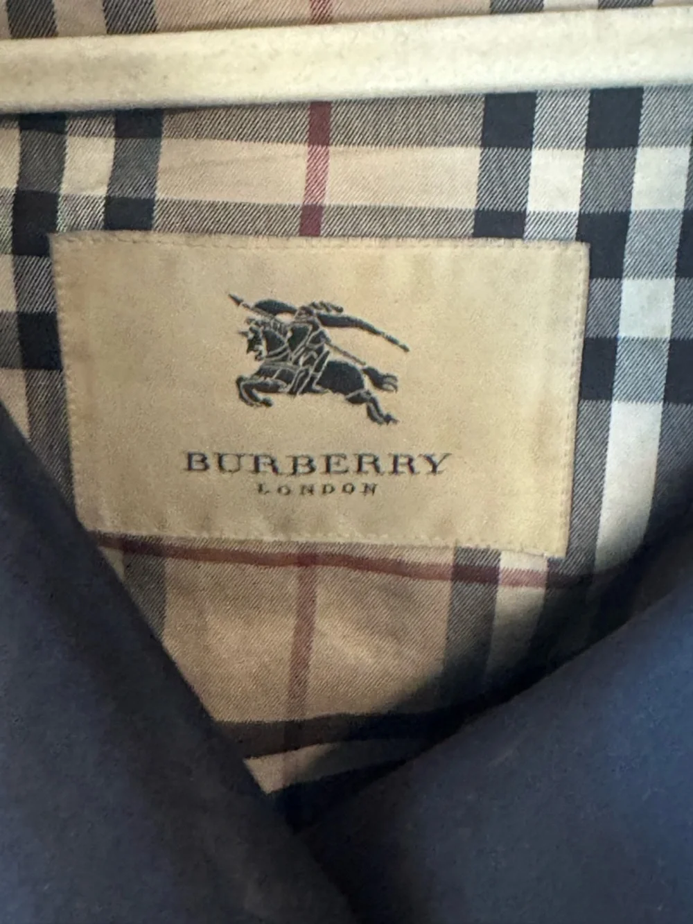 Classic Burberry Black Lightweight Trench Coat - Picture 2 of 6